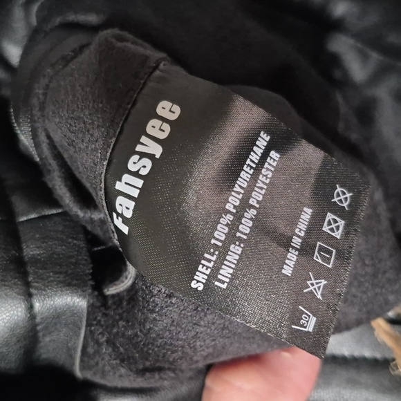 Fahsyee Faux Leather Skirt (M) - Picture 11 of 11